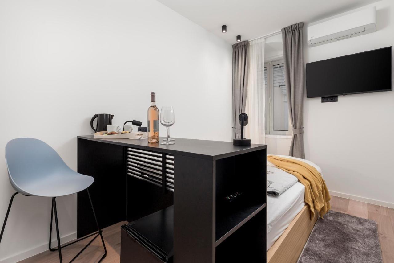 Deluxe Apartments & Rooms "In The Center" Rijeka Ngoại thất bức ảnh